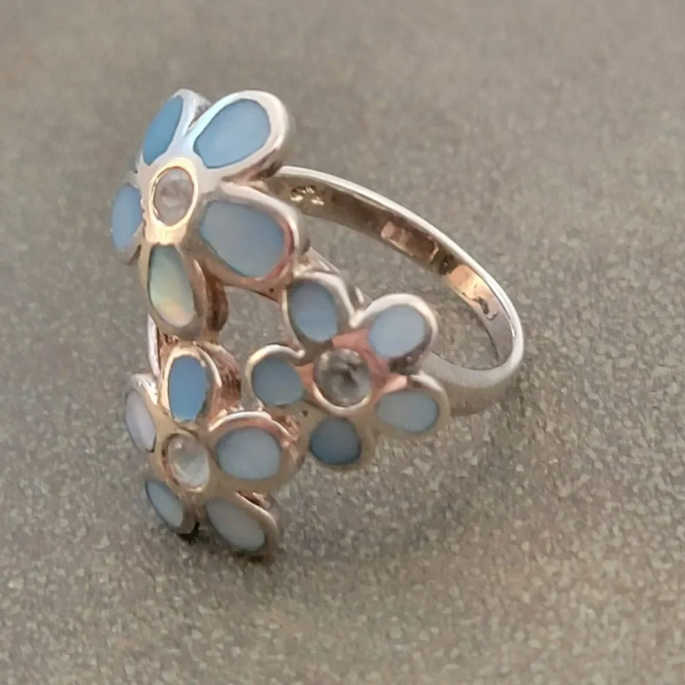 Château d'Argent Sterling Blue  Three Flower Mother of Pearl Sterling Ring